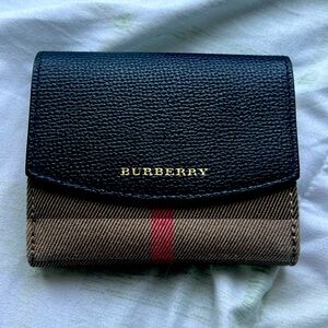 BURBERRY WALLET🩵🩵